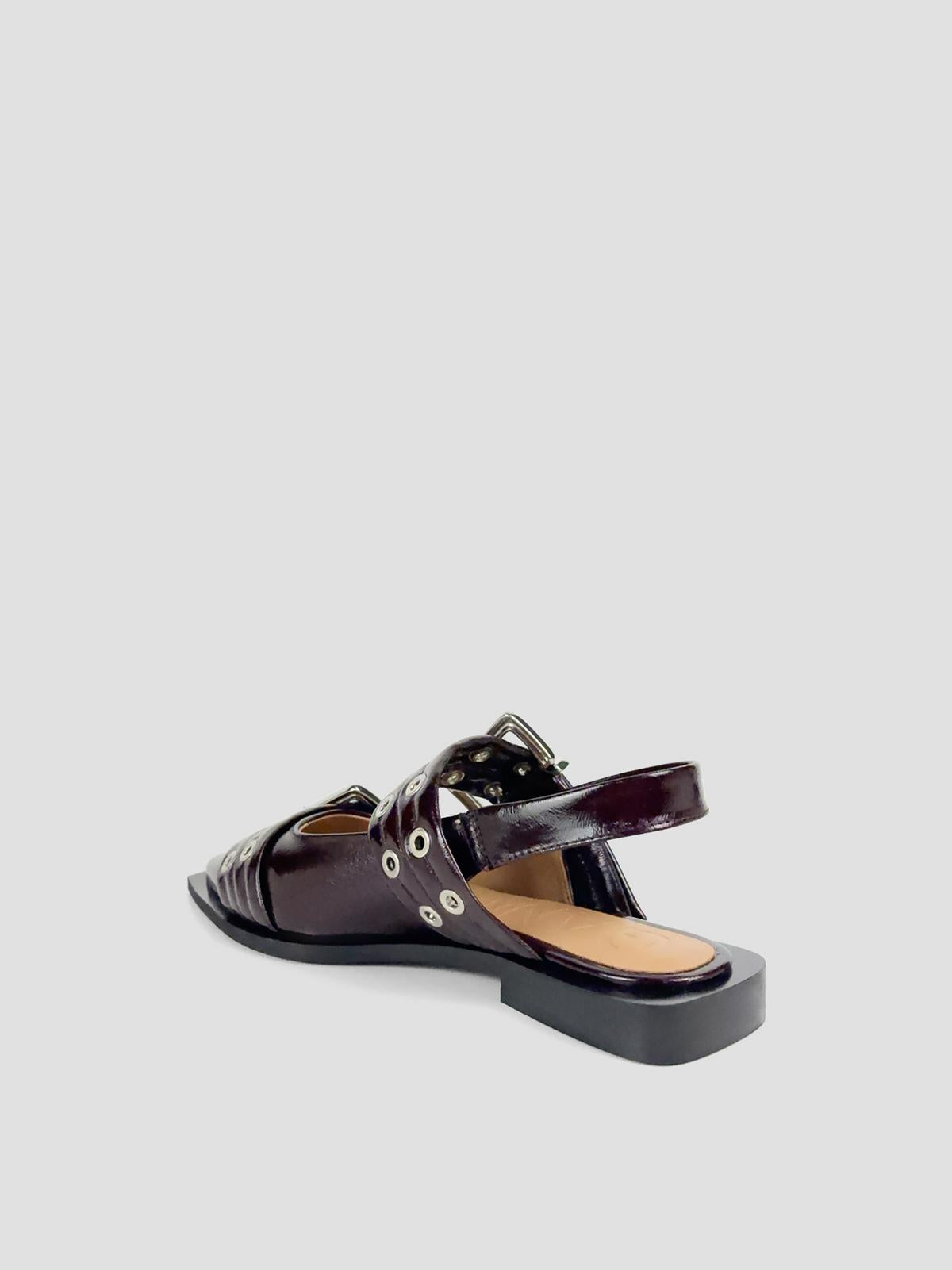 Feminine buckle ballerina naplack