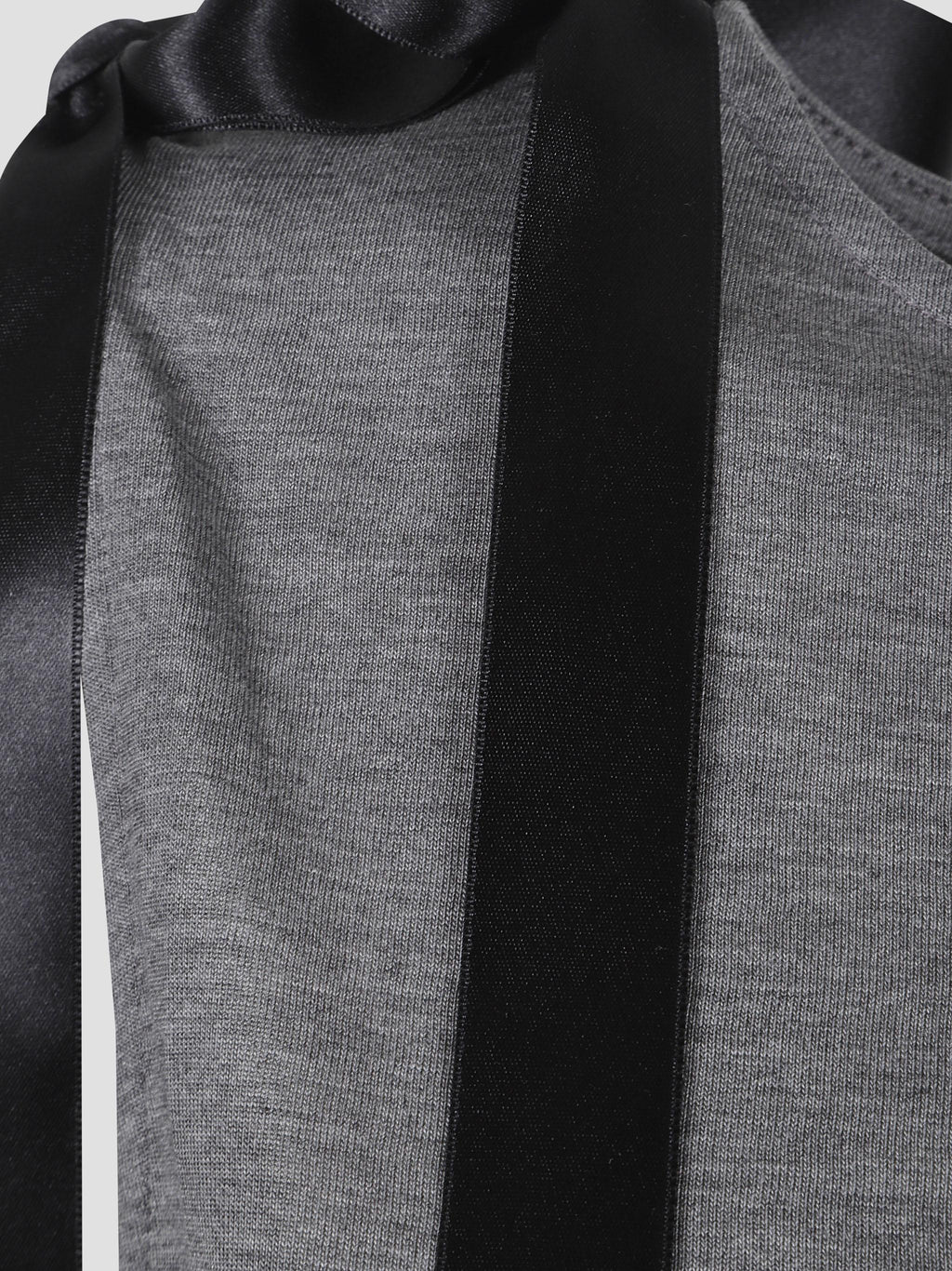 Bow ribbon tail tank