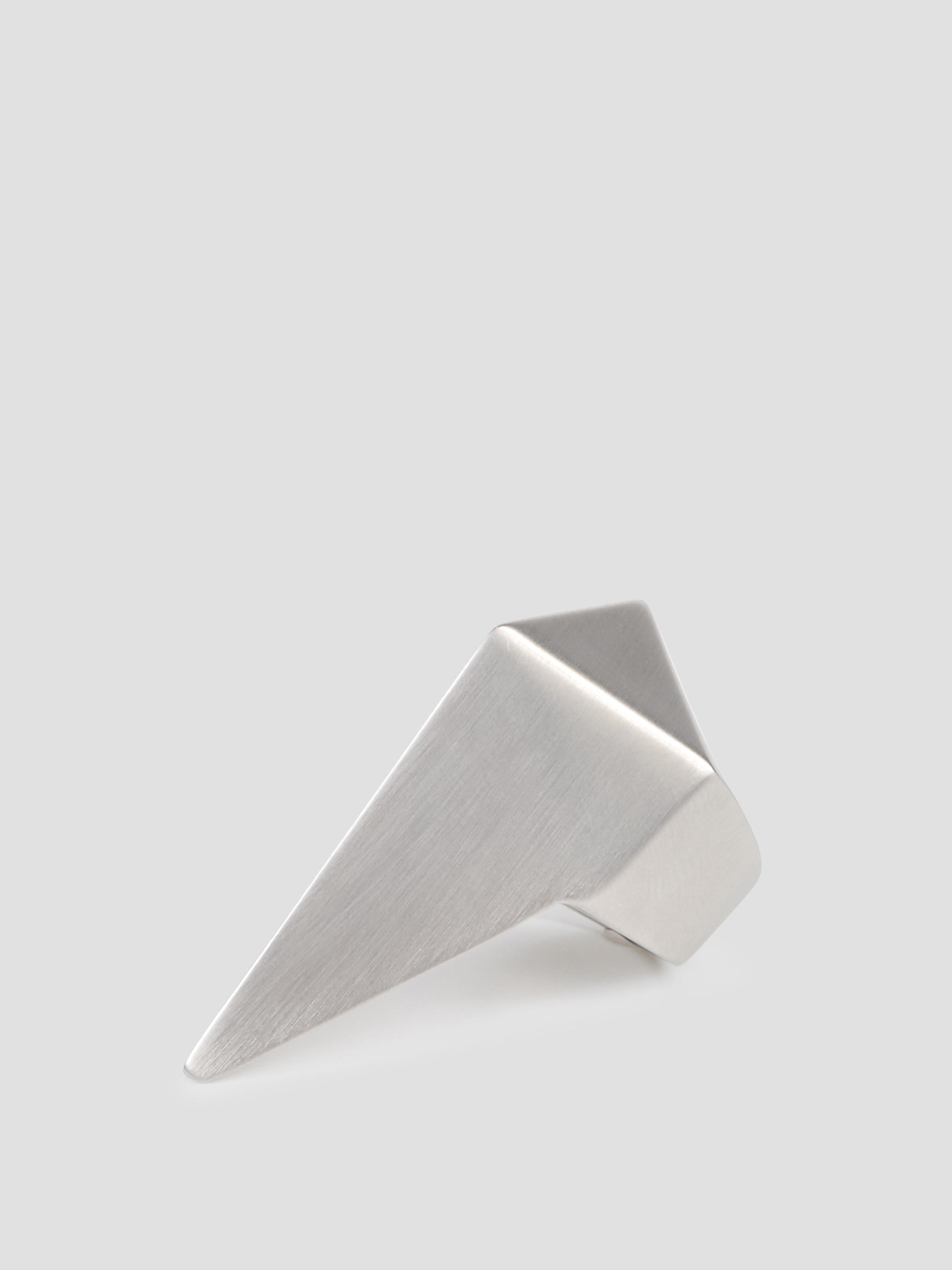 Pyramid ring