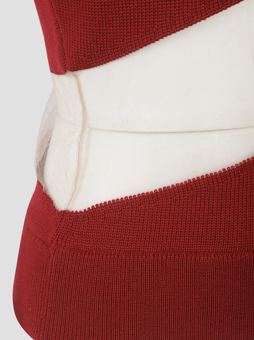 Diagonal floating knit vest