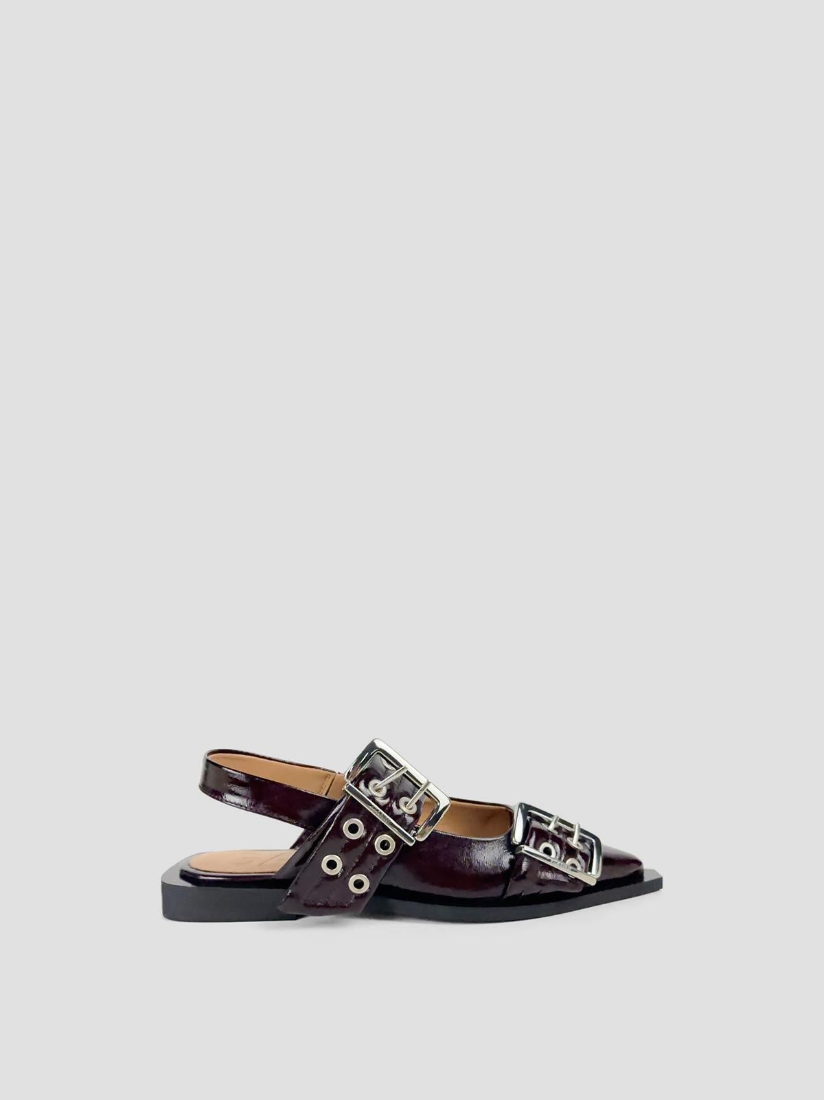 Feminine buckle ballerina naplack