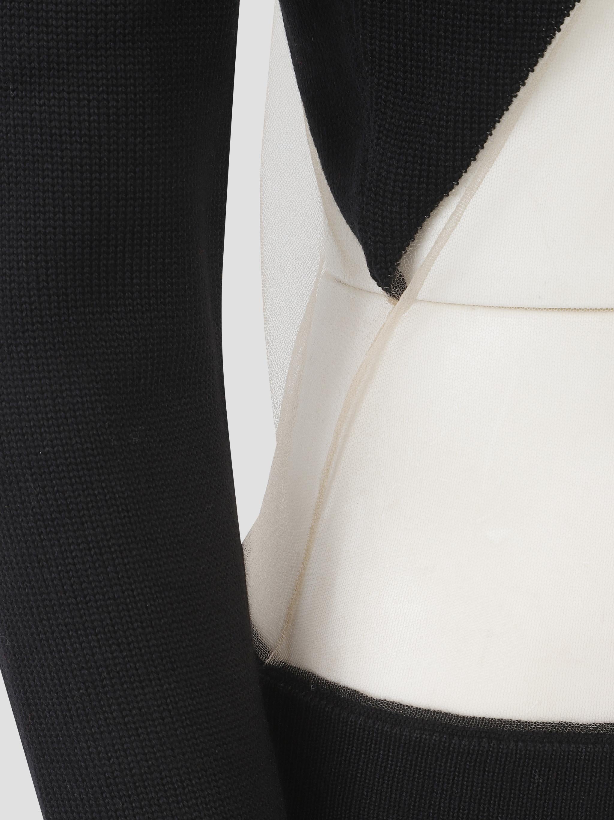 Triangle floating knit v-neck