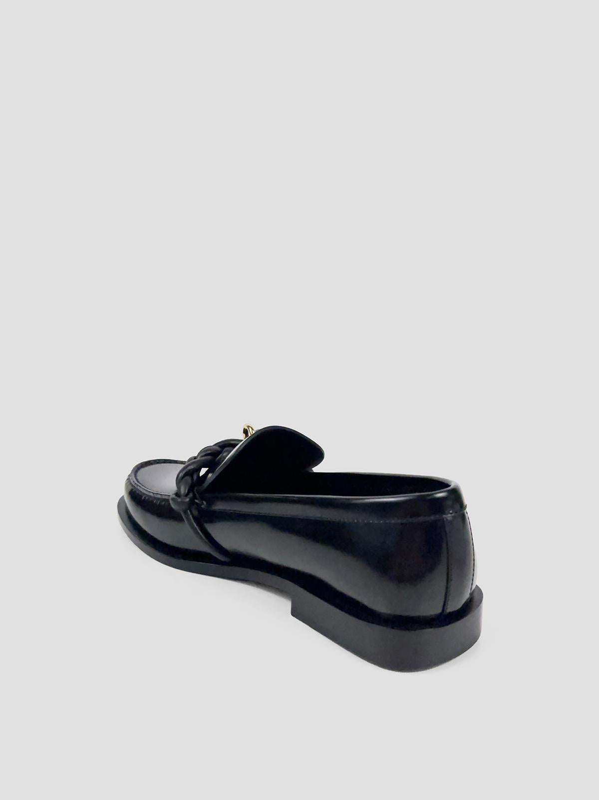Tangle loafer