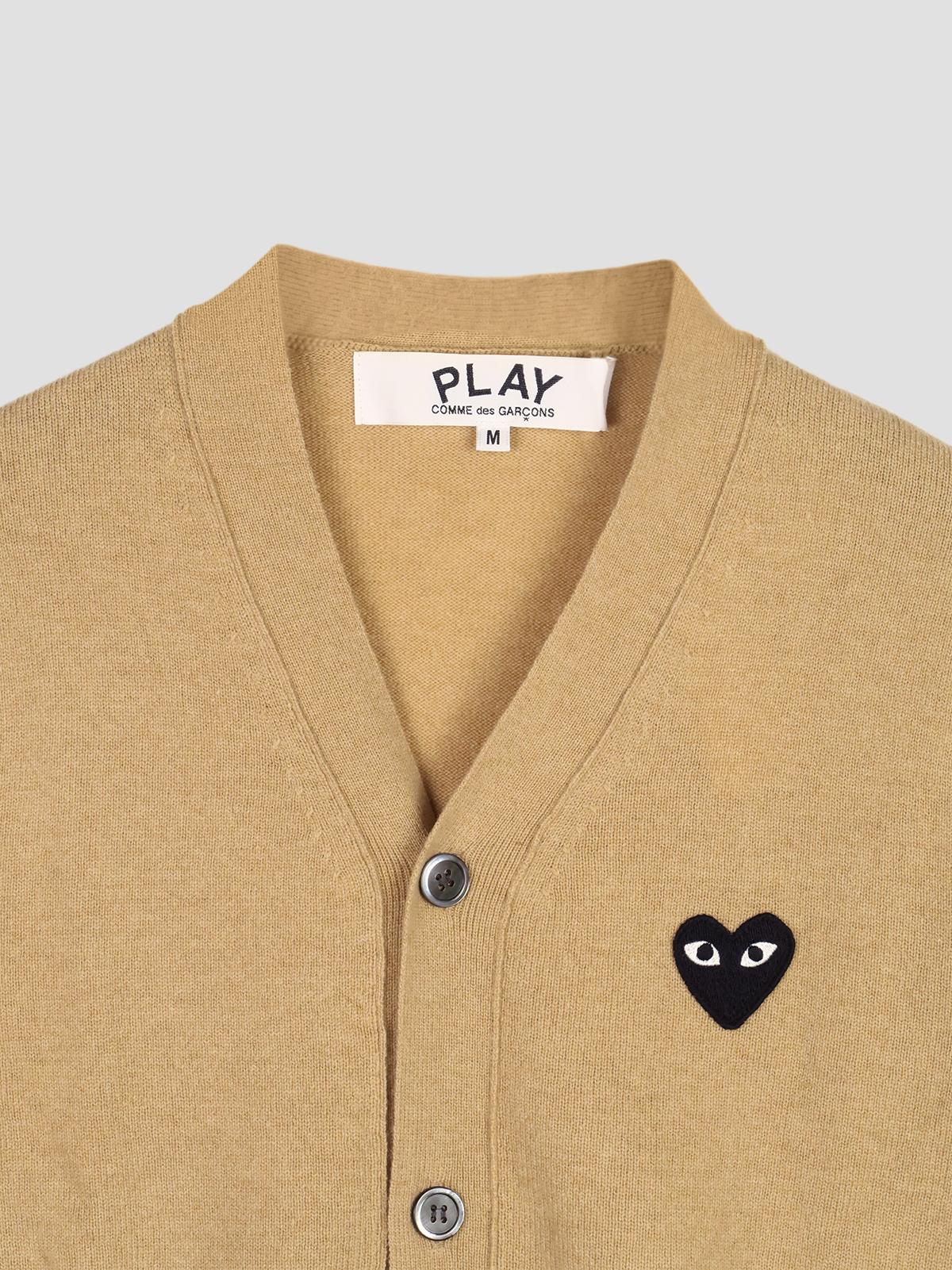 U v-neck cardigan black emblem knit