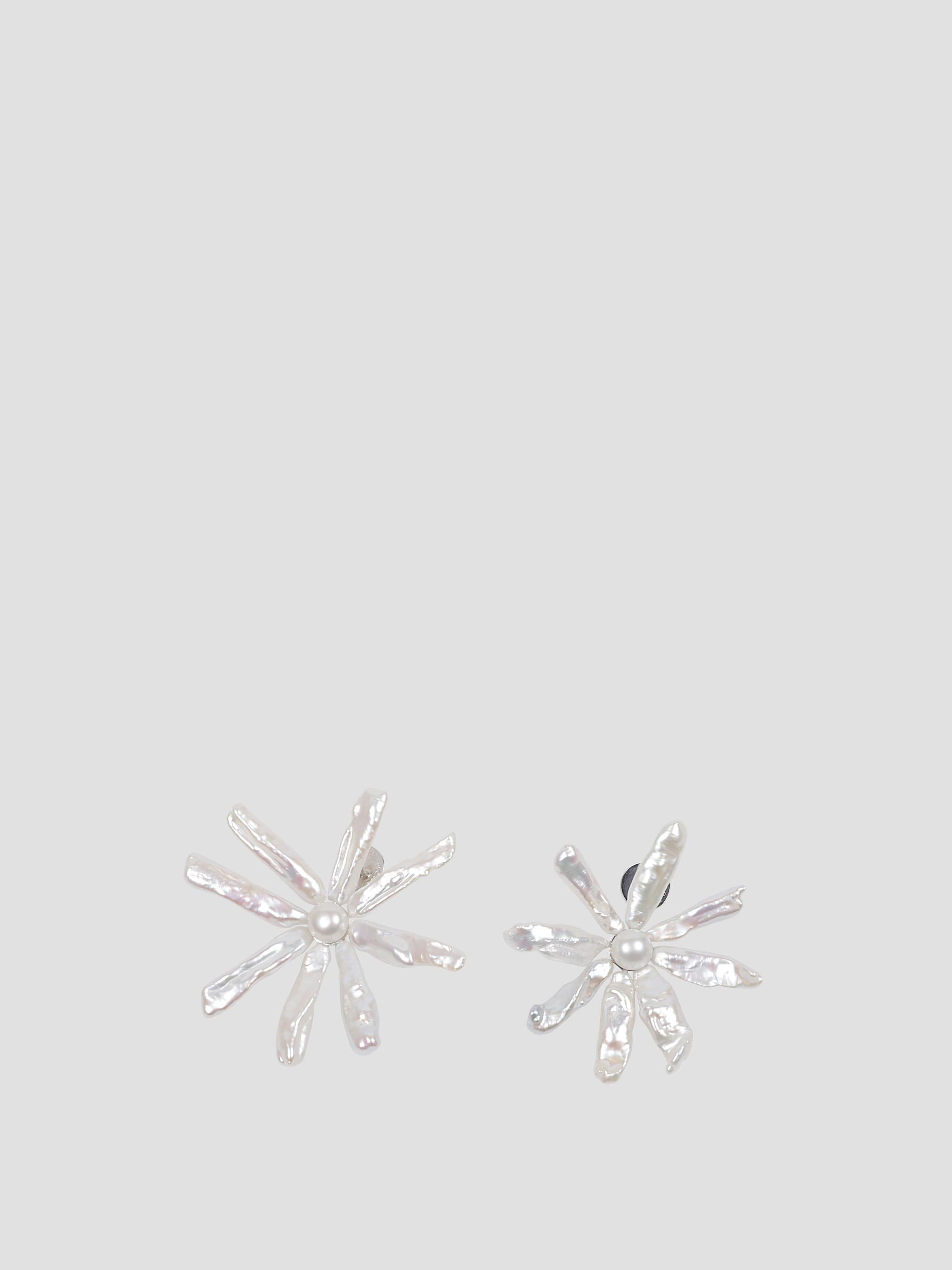 Blooming flower pearl earrings