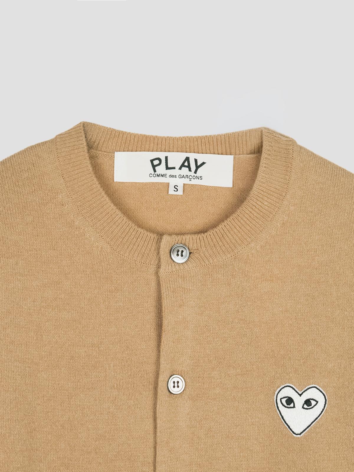 U round-neck white emblem knit
