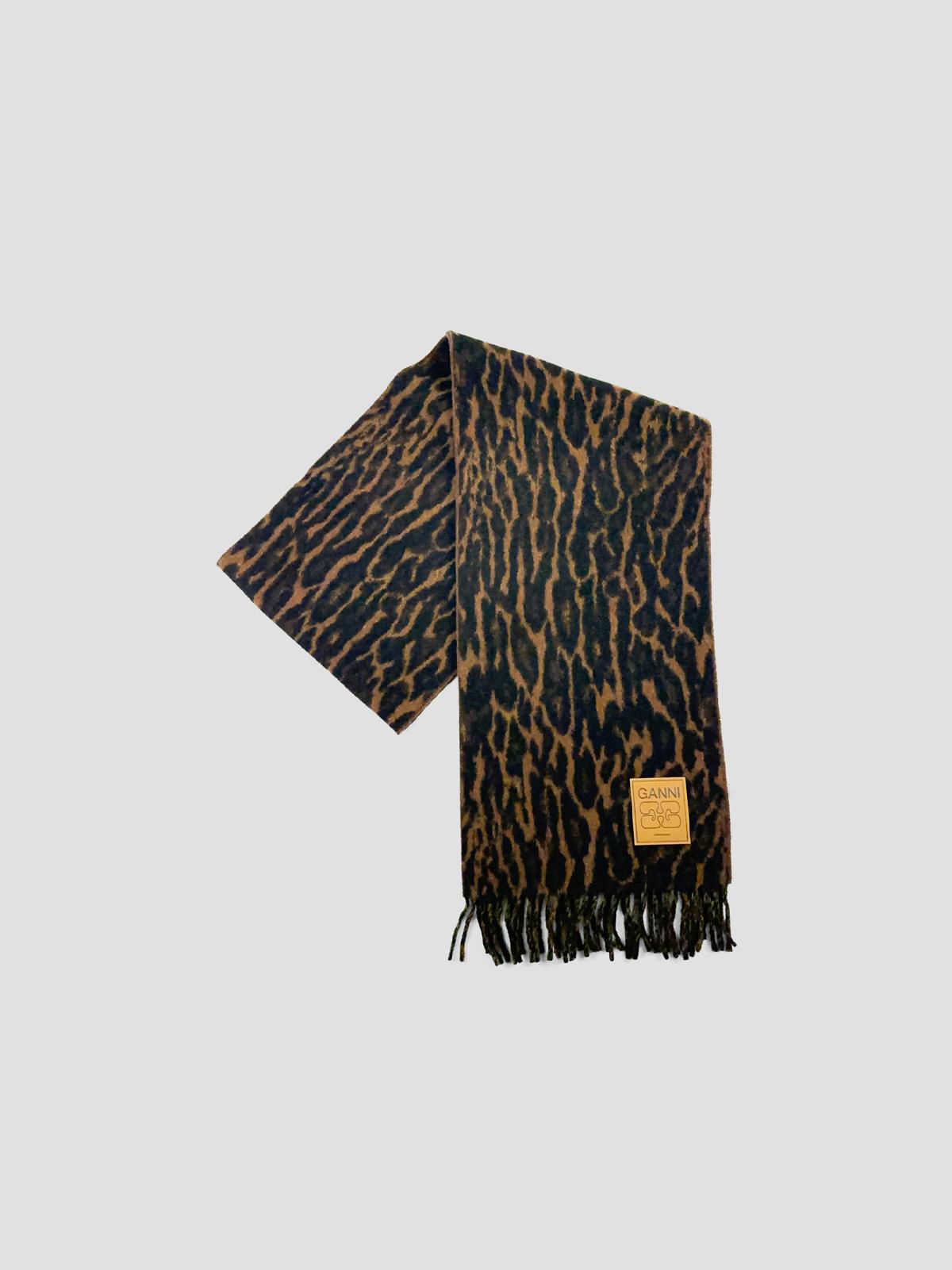 Compact wool scarf leopard