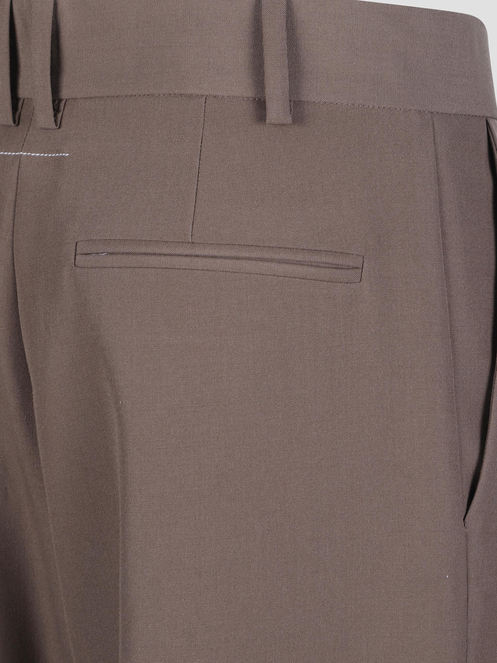 Mannequin-label pleated trousers