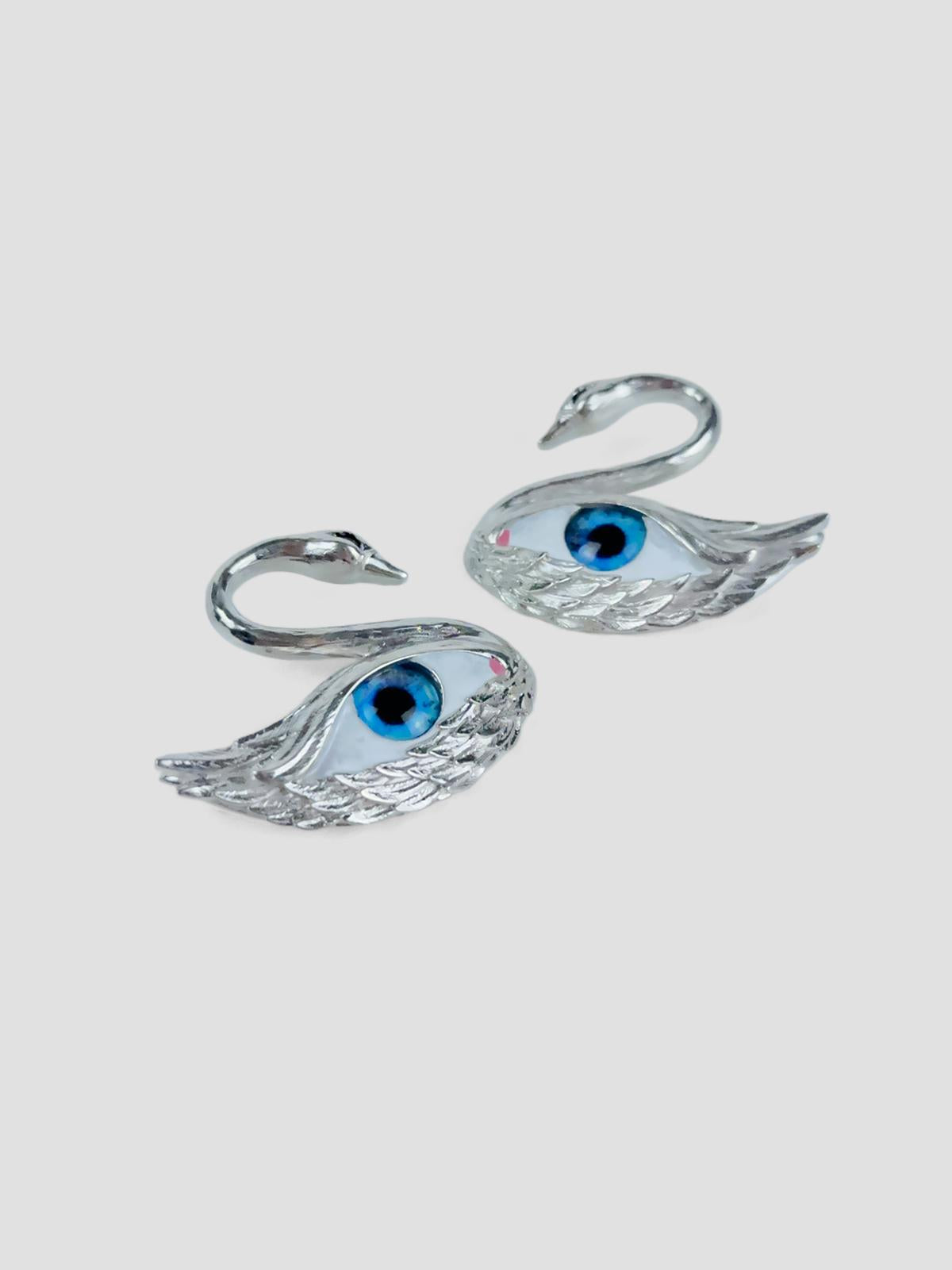Double swan brooch