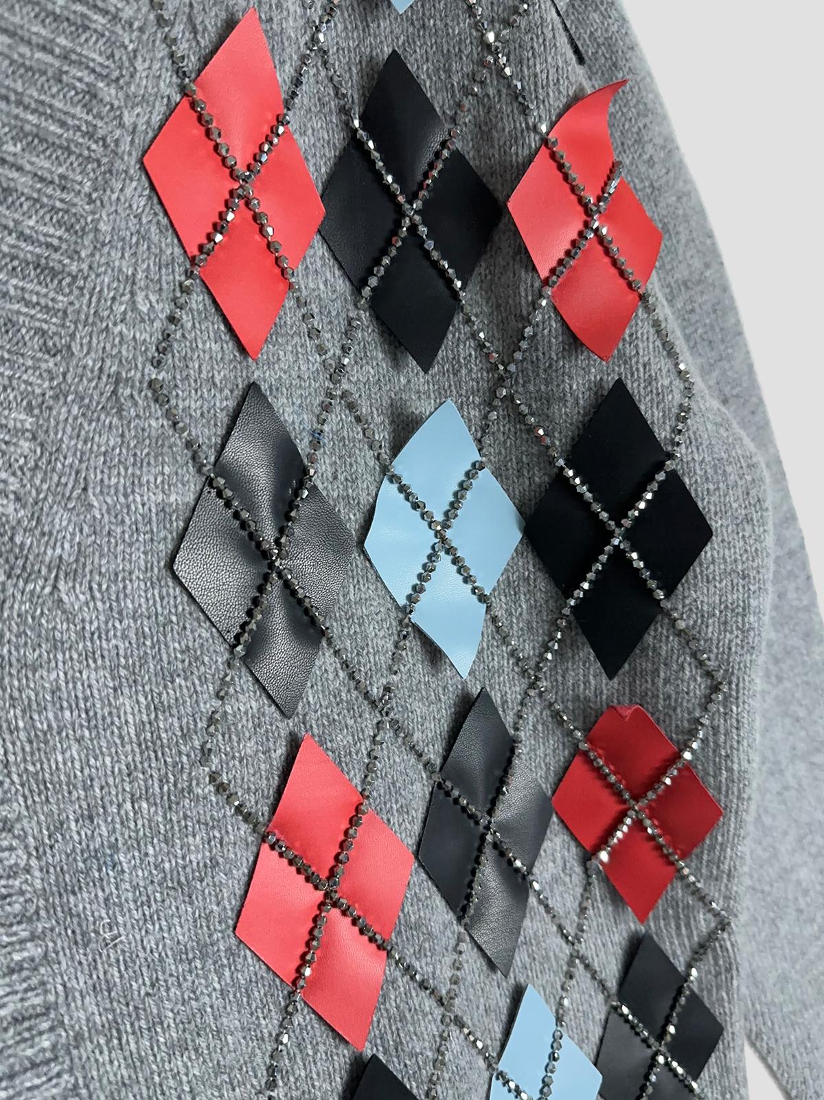 Front diamond-embroidered carded merino