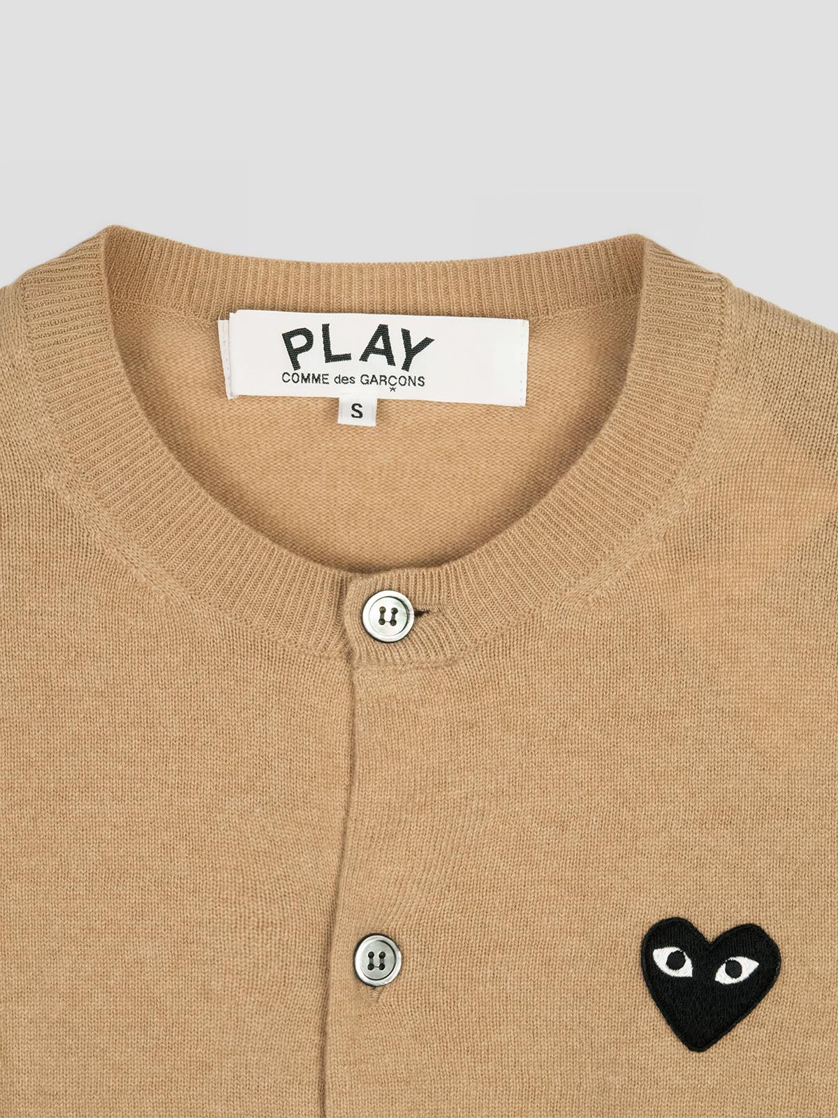 U round-neck black emblem knit