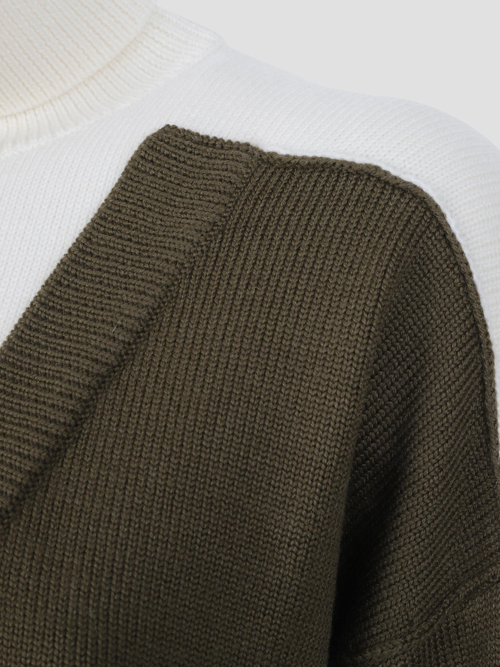 Moved pattern wool turtleneck