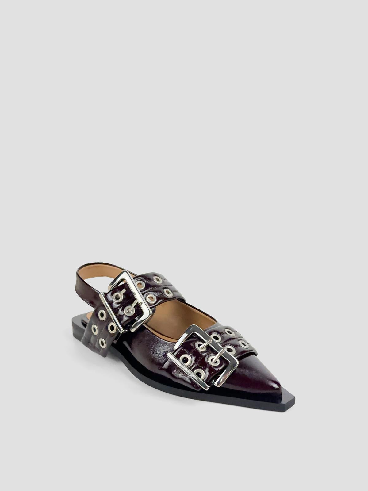 Feminine buckle ballerina naplack