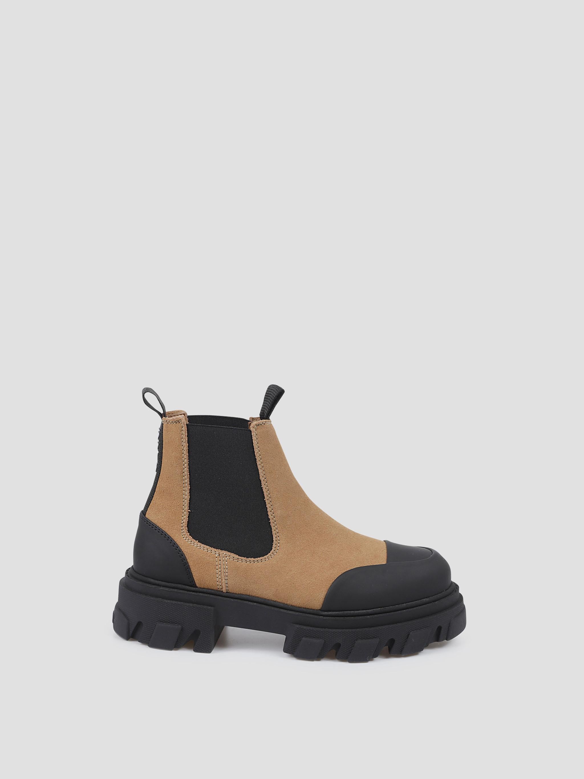 Cleated low chelsea boot suede