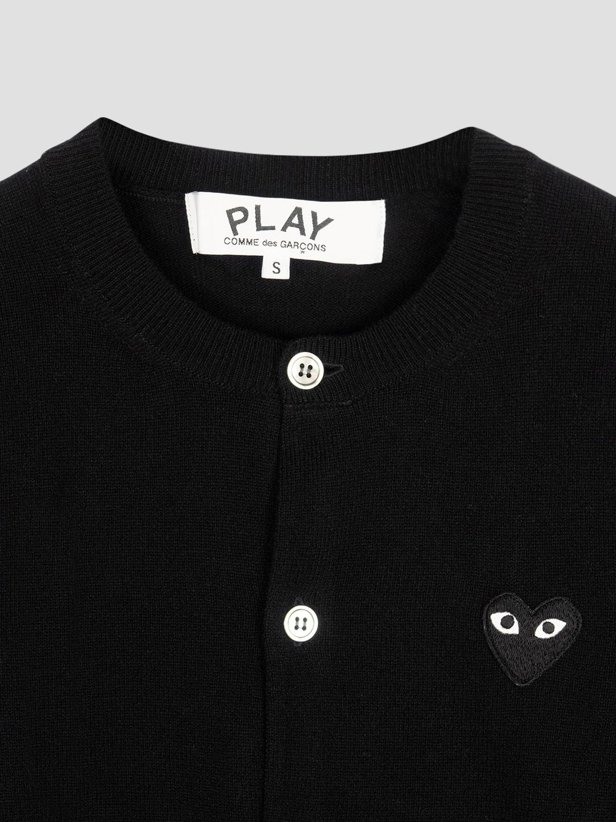 U round-neck black emblem knit