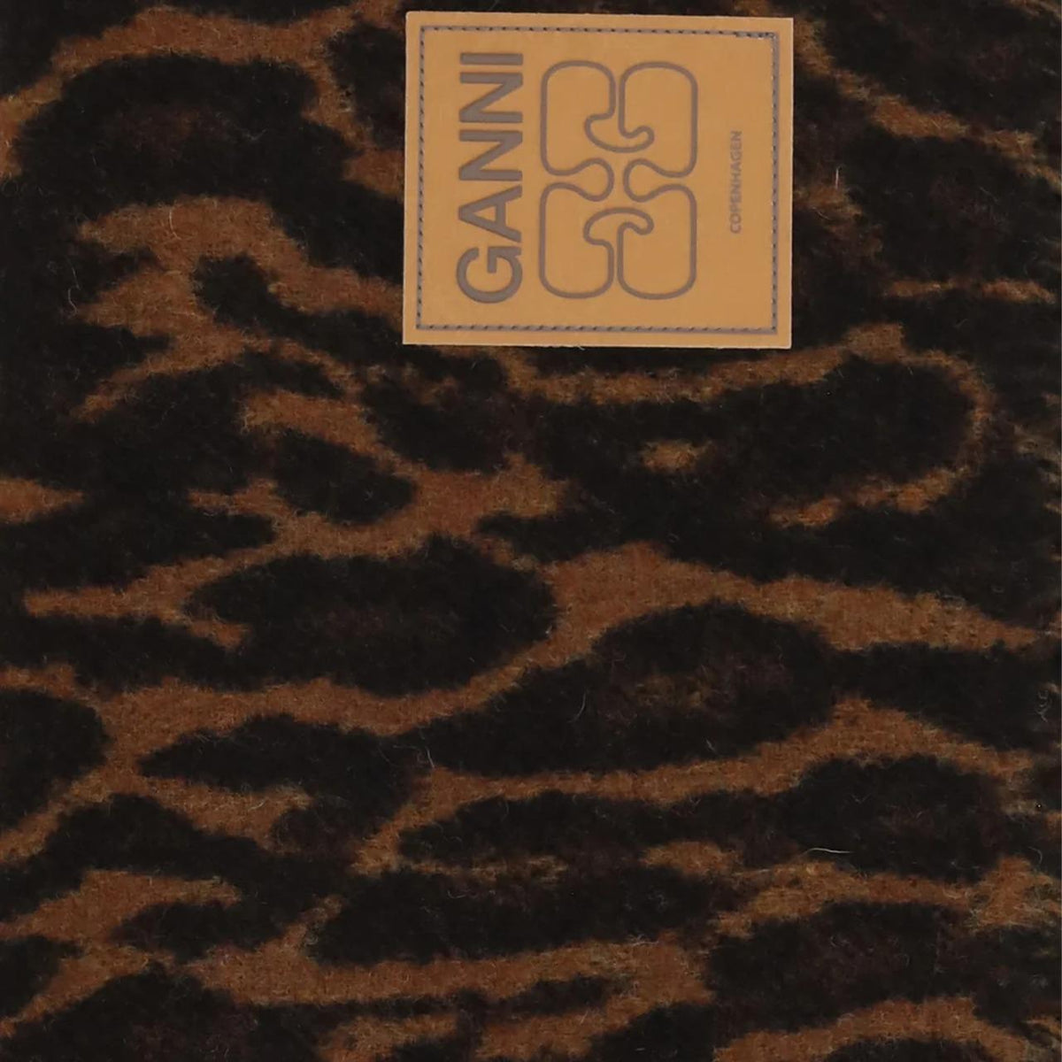 Compact wool scarf leopard