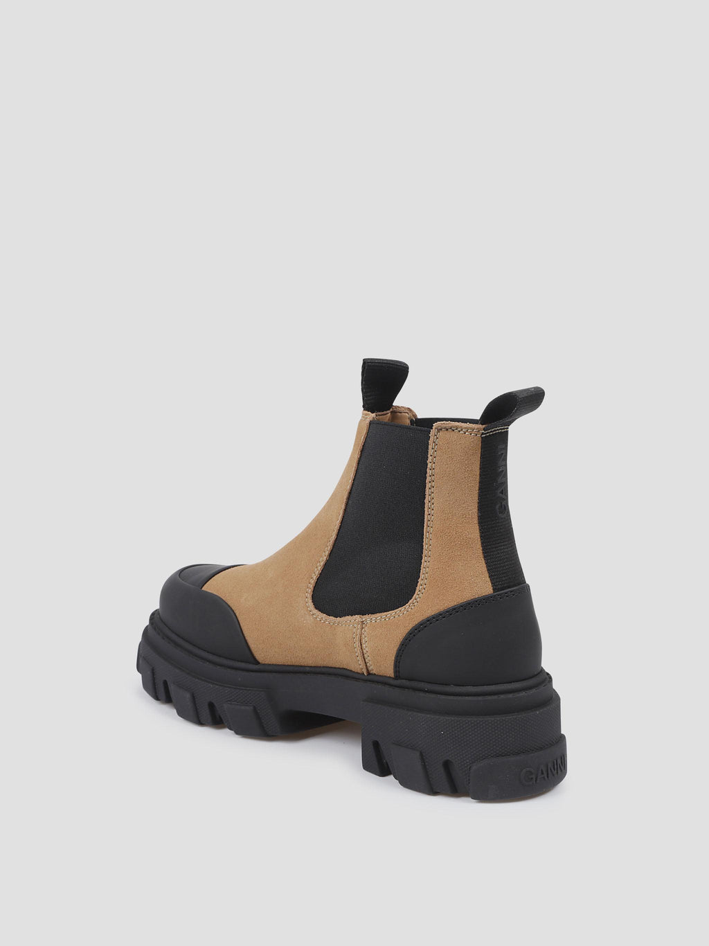 Cleated low chelsea boot suede